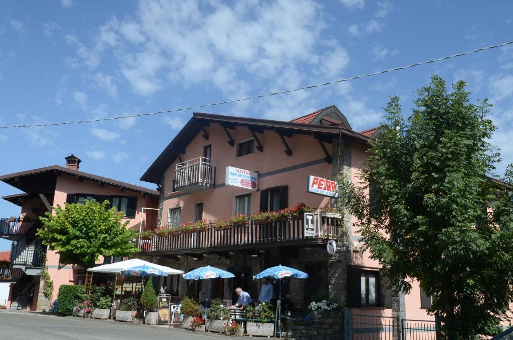 Albergo Ristorante Da Piercarlo Brallo Di Pregola Exterior foto
